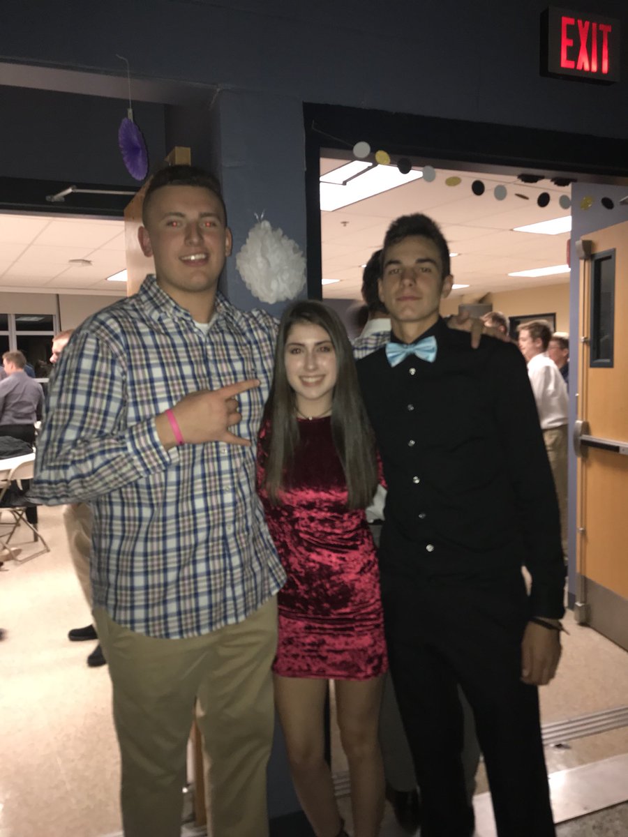 rylieee_xo's tweet photo. happy birthday jimmy !!! hope you had a great day ❤️🎉🎉 @Jimmymgilloway https://t.co/CxtEMnYr8U