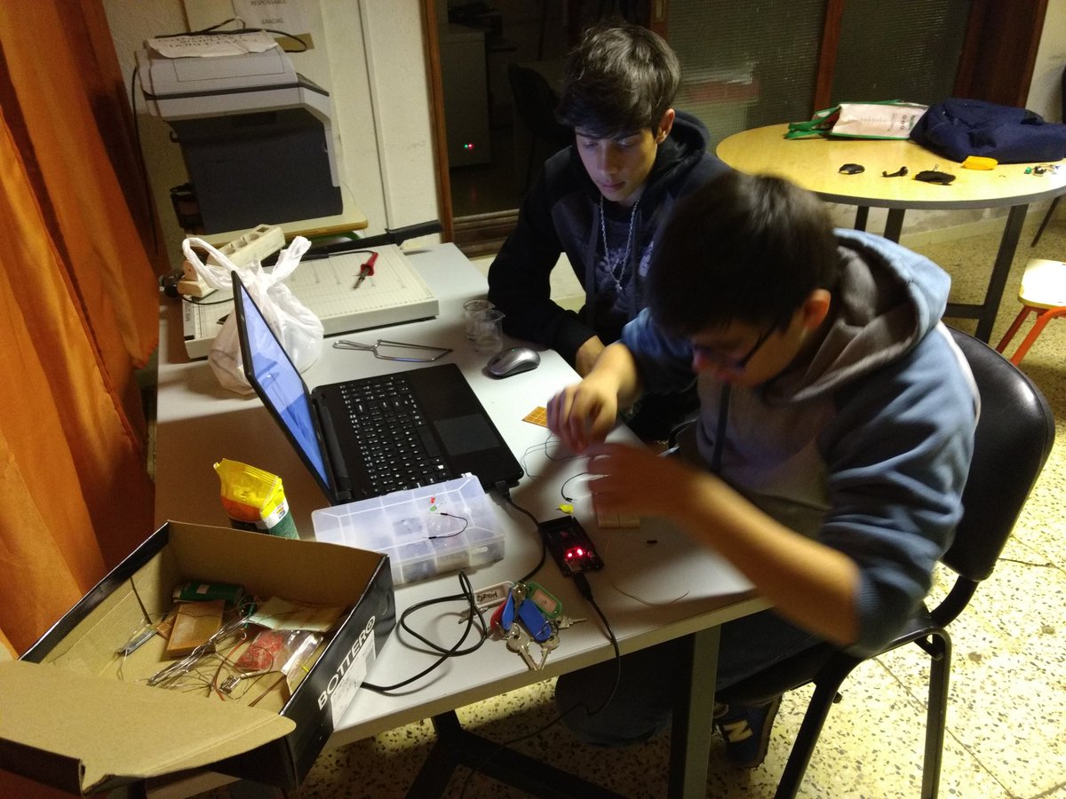 MarceloUTEC's tweet photo. @FLL_Uruguay @MagelaFuzatti @LiceoRuralAchar @RoboticFind el liceo ya cerró 🤔 https://t.co/n9L1j9CKpL