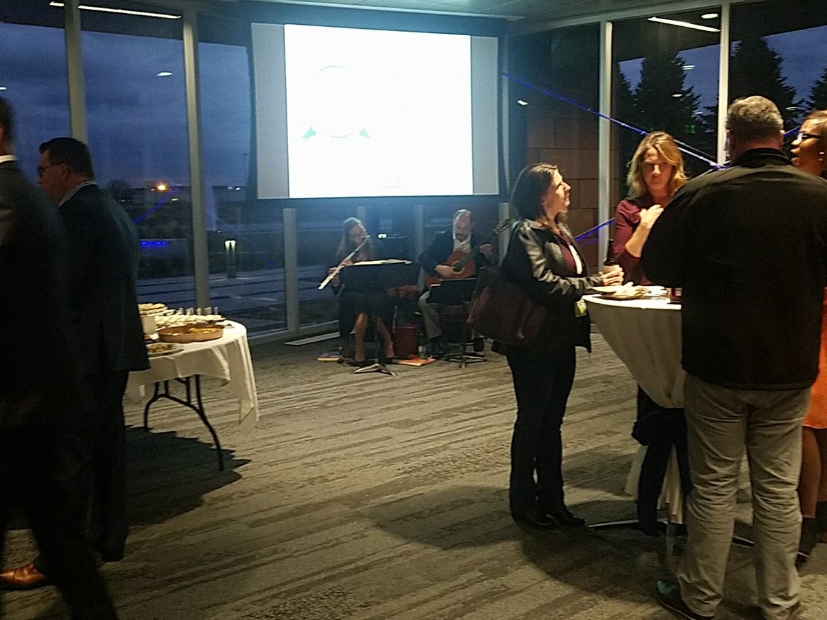 ConwayGlobal's tweet photo. @DMACCNews @DMACCPres hosts #TrustBelt17 at their Own the Night! #iowaculinaryinstitute https://t.co/G7GpkjM7wb
