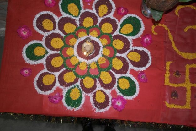 LifeStyle_DT's tweet photo. Celebrating #Diwali in #Cholistan - writes #DharminderBalach 
https://t.co/r2THf2yANR https://t.co/WMbIruAxQU