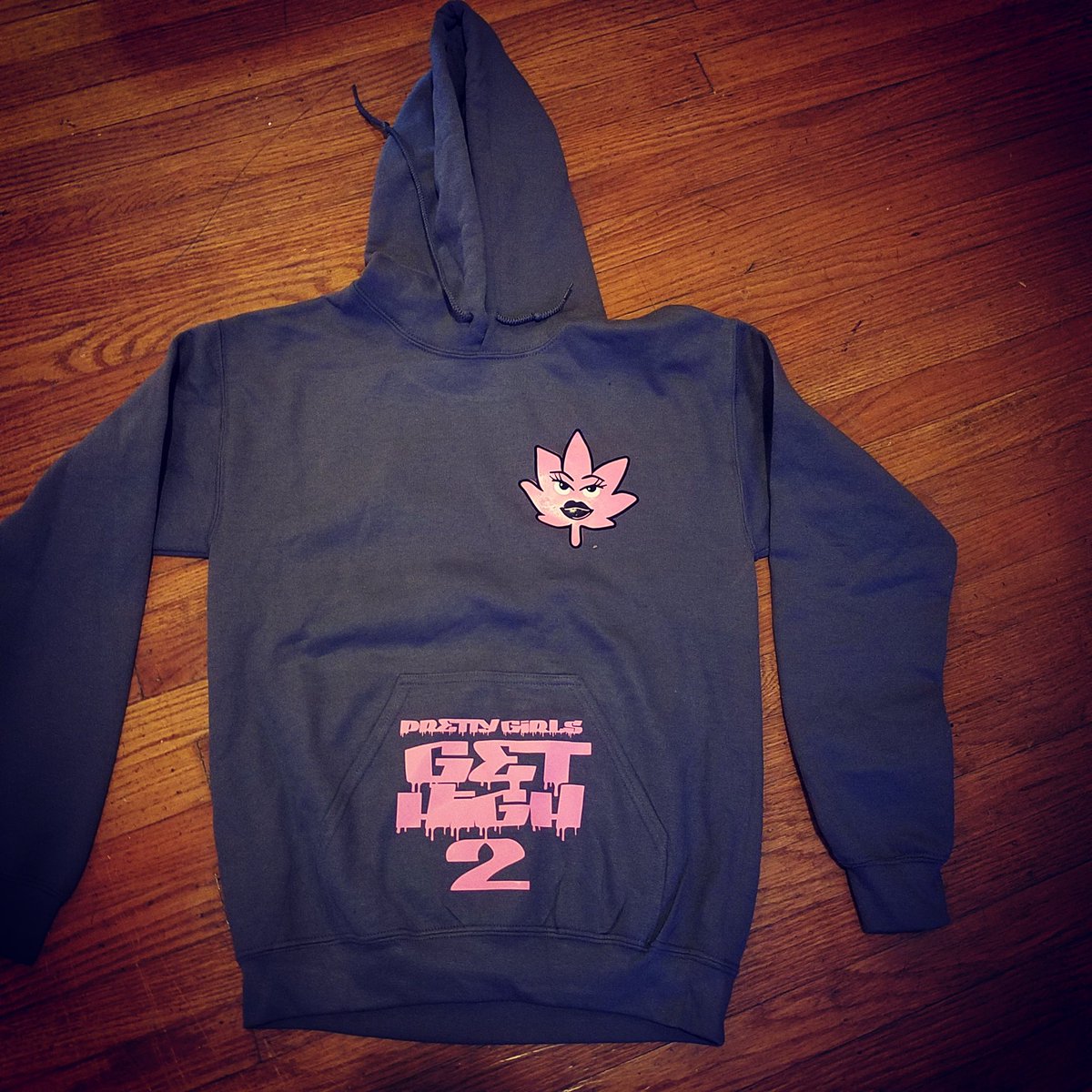Miz_Davenport_'s tweet photo. New item alert  #PGGH2 #weedley #hoodieseason  #weedleynation  #mizdav💋
Pretty.Girls.Get.High.2
Follow @pggh2 on IG https://t.co/FrtqG3QcEF