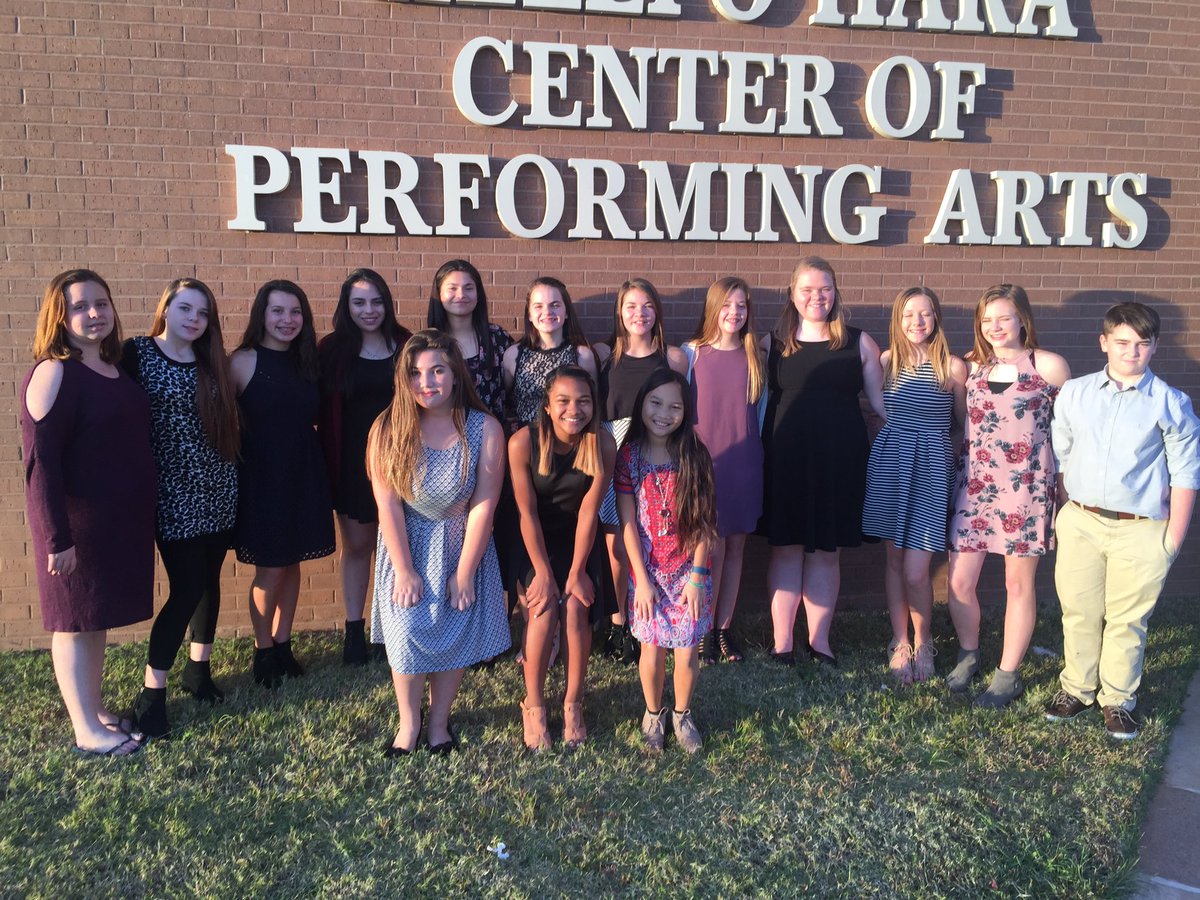 MrsMurrayCMS's tweet photo. Western Oklahoma Honor Choir! #CPSreds #cmsok https://t.co/2ttCpFg3RH