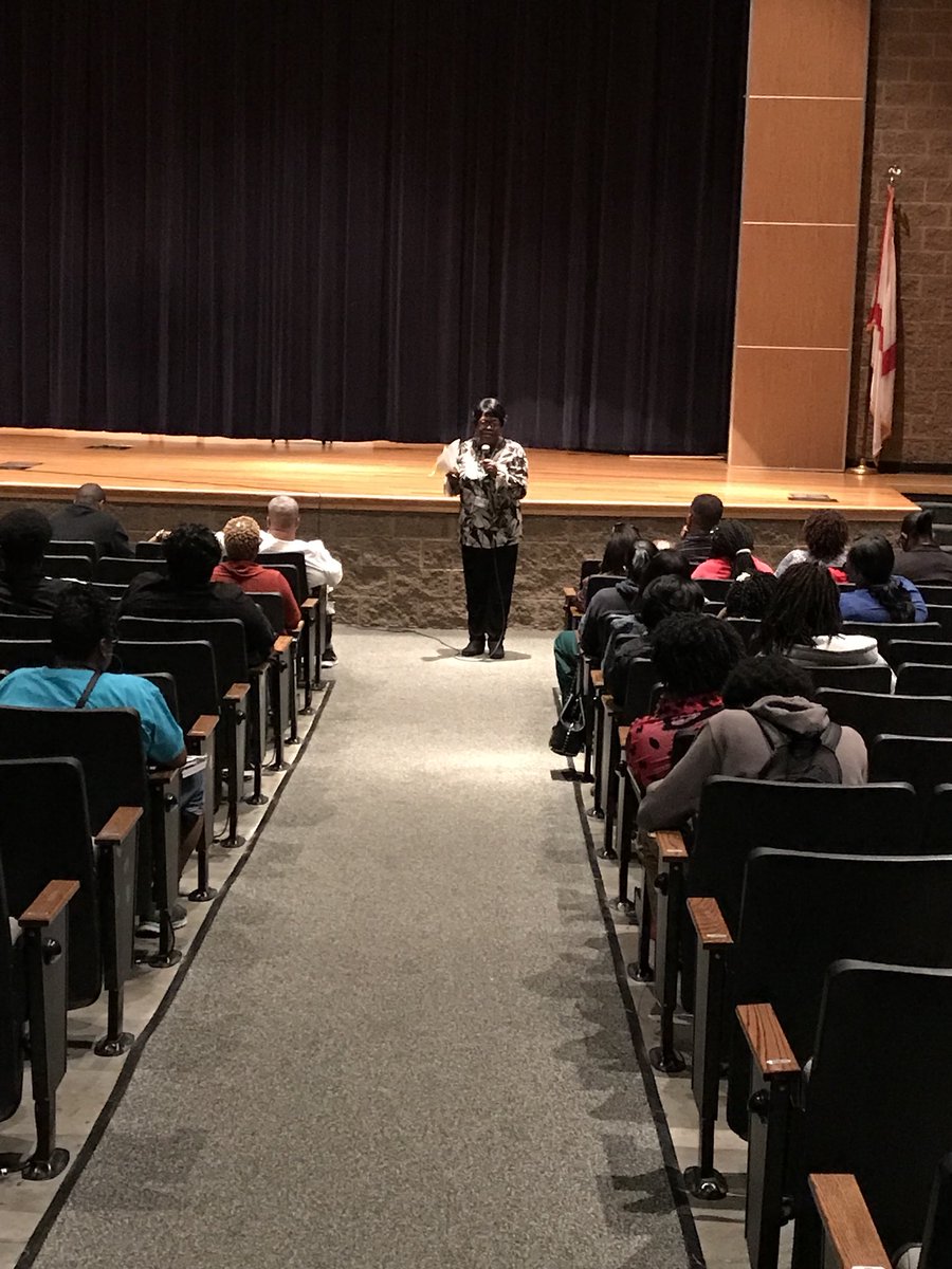 drmysavage's tweet photo. #GEARUPBham at #JacksonOlinHighSchool ‘s Sophomore Parent Meeting Awesome Info #GEARUPWorks https://t.co/FJAEhLCmUw