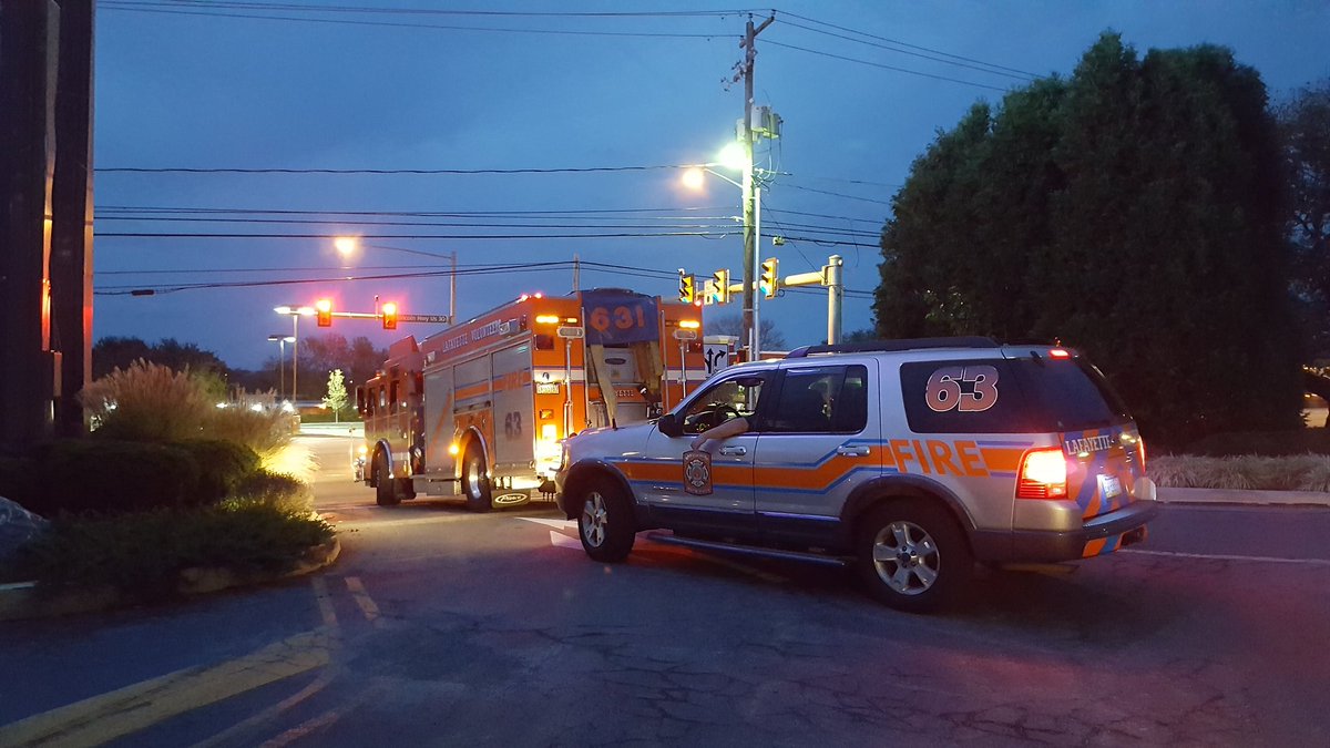 zeke4129's tweet photo. Truck 63 and engine 631 on scene automatic fire alarm Lancaster Host @Engine63Tower #lfc63 #truck63 https://t.co/S3od60dl0V