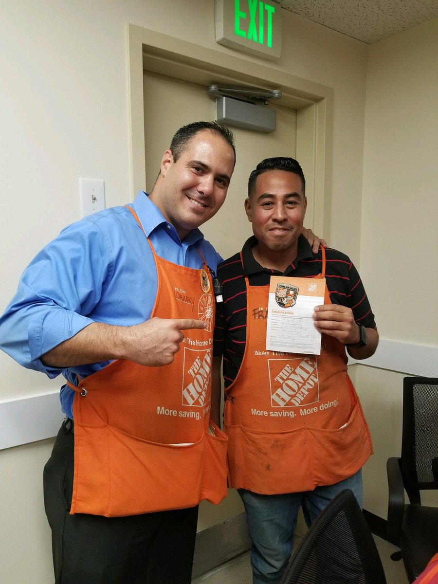 WestDade206's tweet photo. Leading by example... thanks DH's for all you do for our customers! @NoharysD @YoankyH https://t.co/RgYUZ5r8Lu