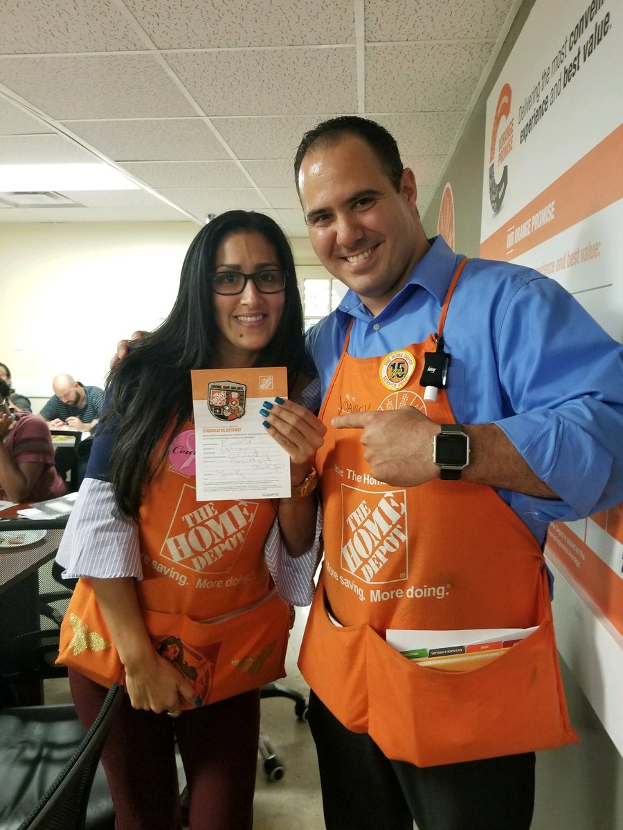WestDade206's tweet photo. Leading by example... thanks DH's for all you do for our customers! @NoharysD @YoankyH https://t.co/RgYUZ5r8Lu