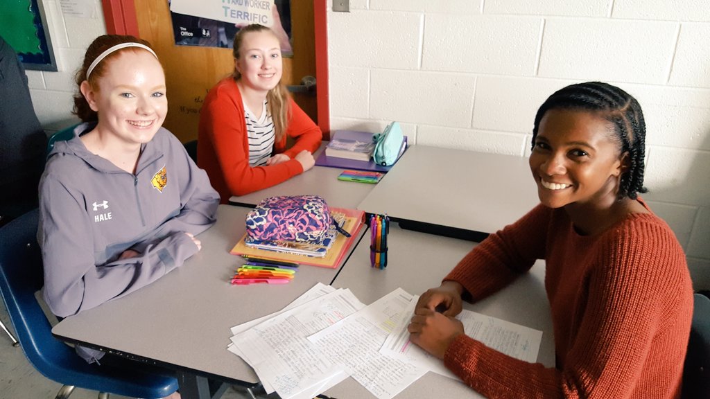 alwayswrite123's tweet photo. When you say, "Take out a colored pen," and you see this! πππ #readytoannotate #rockstarstudents #mrswarreniscolorcrazy https://t.co/5i0KZgmD9Y