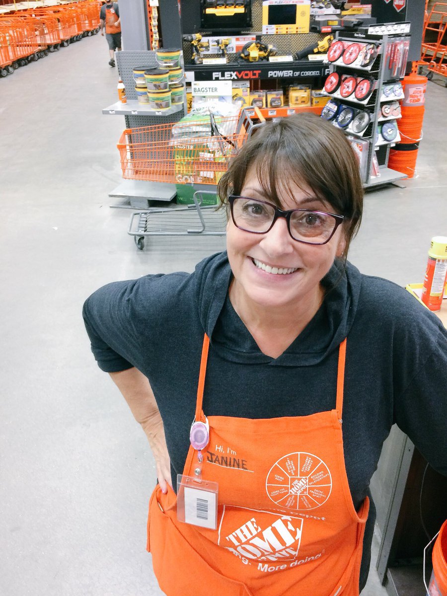 Emme07532949's tweet photo. Shout out to our cashier of the month Janine!! https://t.co/EcWy5fjYVU