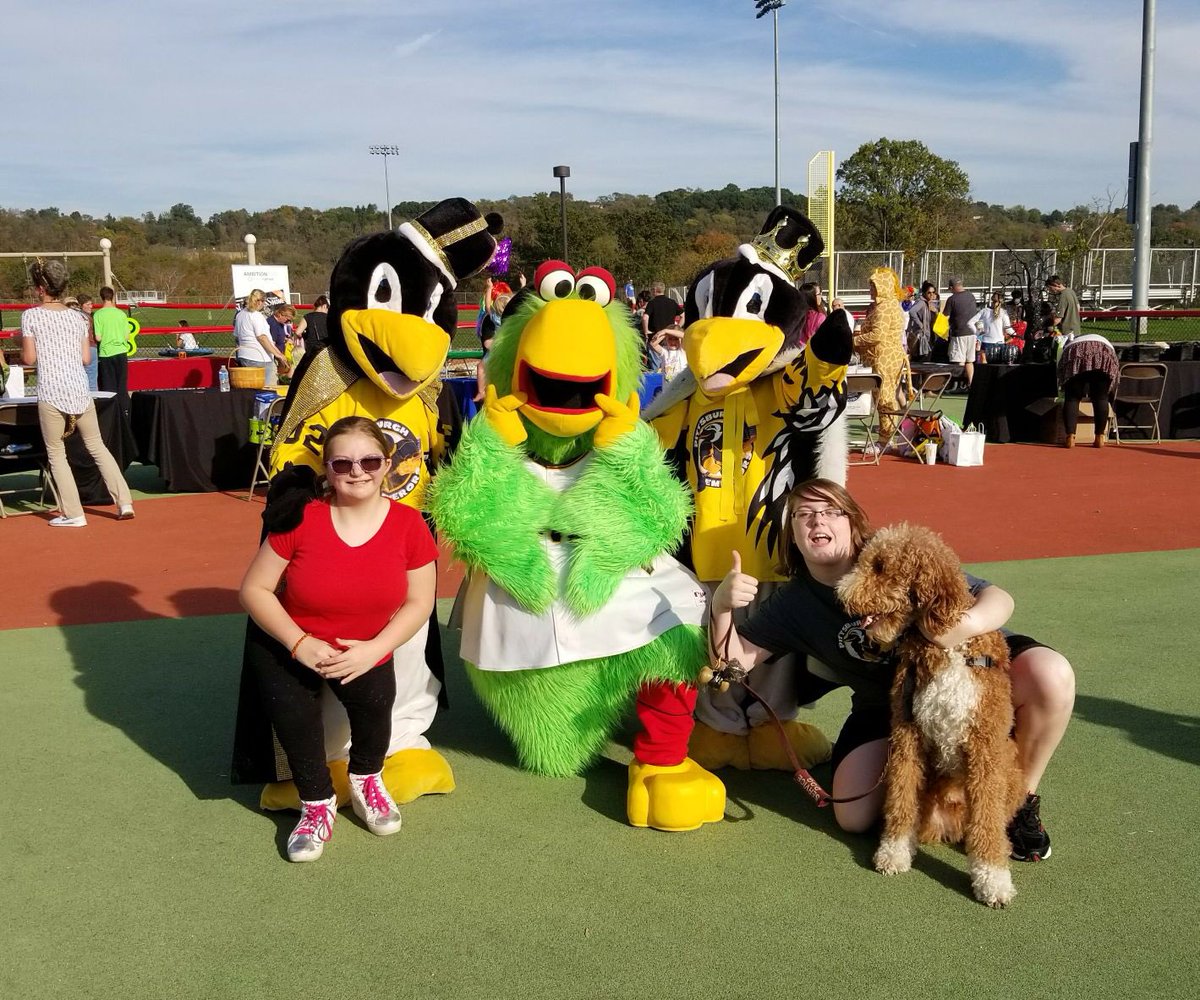 PittsEmperors's tweet photo. Pirate Parrot made it out to the Trunk or treat. https://t.co/qwKbegx6K6