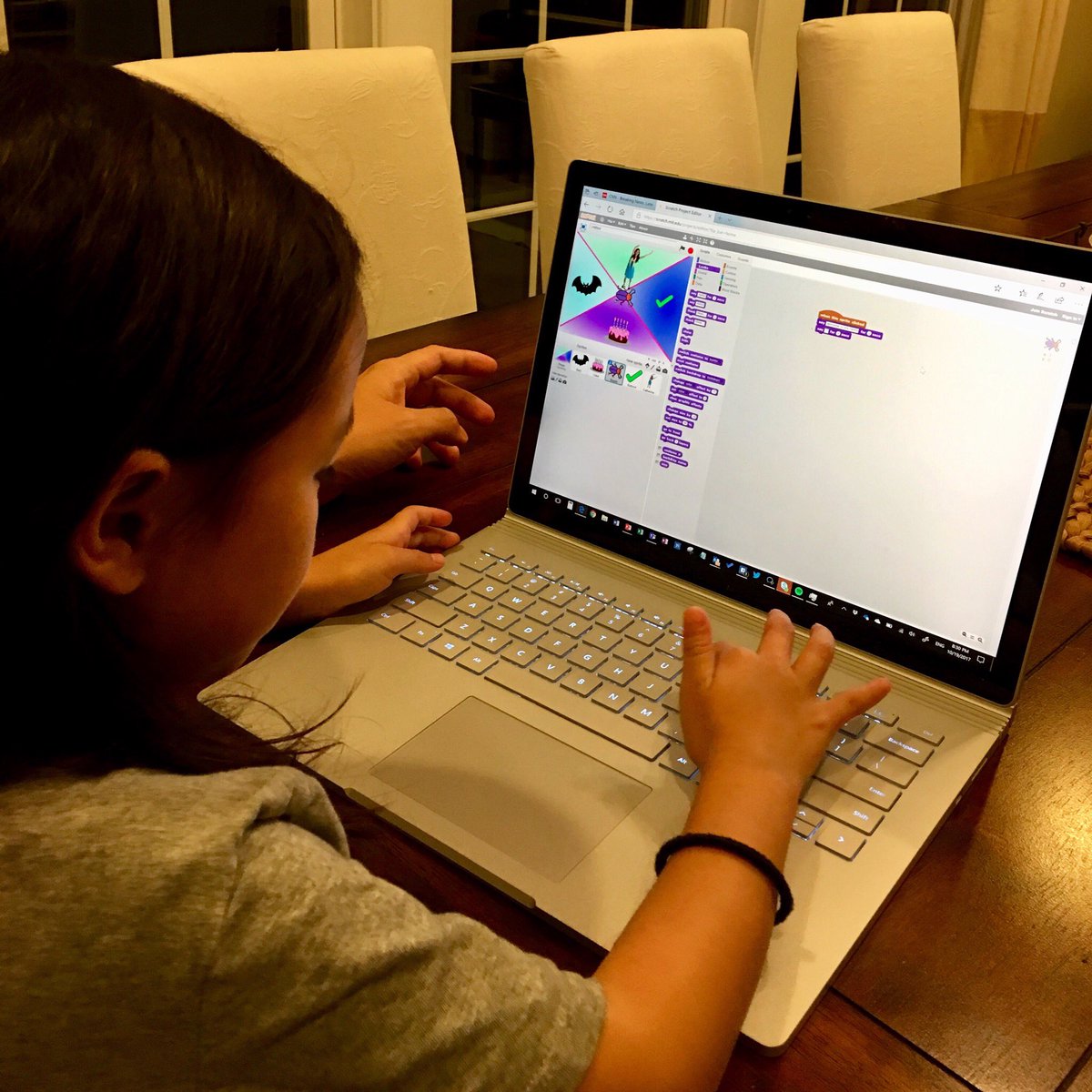 meetdux's tweet image. My 7yo daughter wants to be a coder when she grows up &amp;amp; I told her that she has tons of mentors 😃 @donasarkar @triketora @IrisClasson @DynamicWebPaige @jennifermarsman