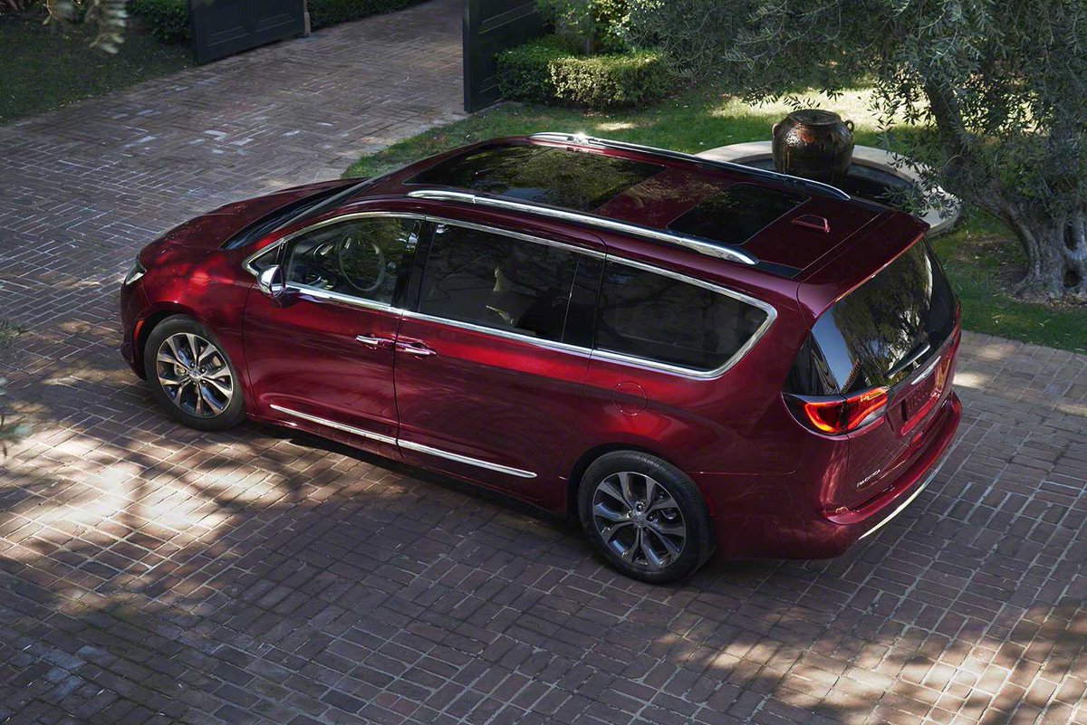 ViperShill's tweet photo. I can't get enough of this red! #Chrysler #Pacifica #Minivan #ChryslerPacifica #Mopar #MoparManiac #MoPower #moparornocar https://t.co/EmUNy1Nxfa