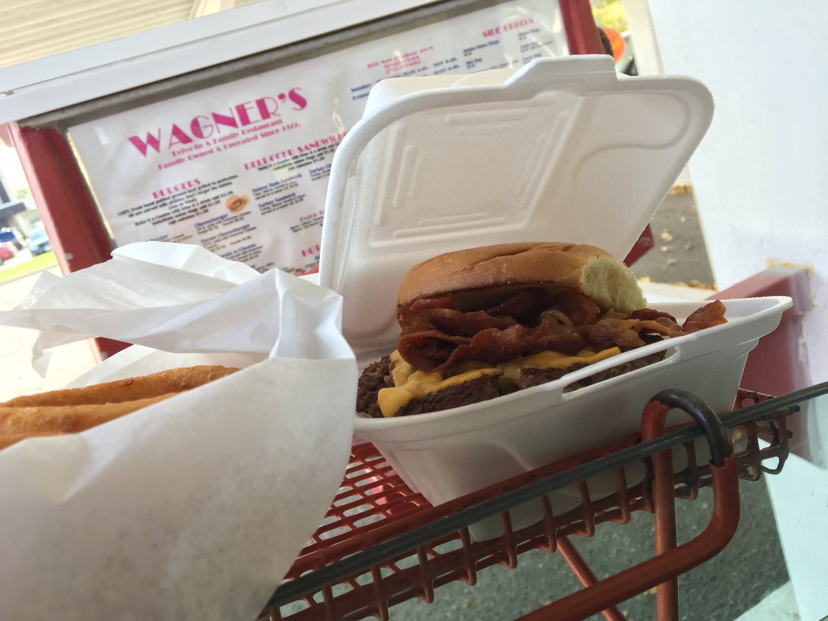 BurgerHunterUSA's tweet photo. Window tray all day. #greatamericanburgerhunter #burgerhunter 🍔🏆 #WagnersDriveIn #twincy https://t.co/wr2gyTequ3