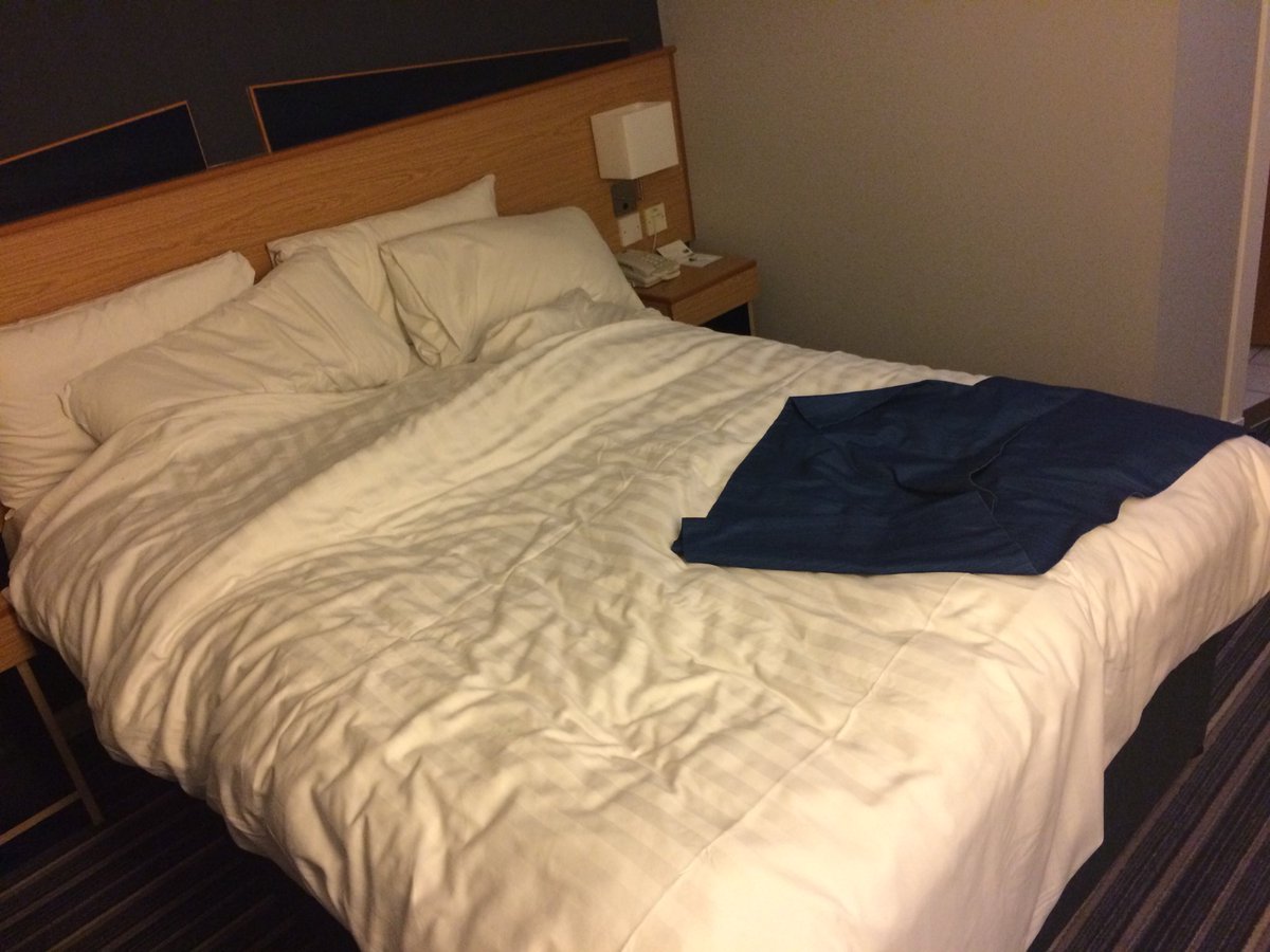 hotelfails's tweet photo. @HIExpress have we just given up servicing rooms? https://t.co/VvyDZumXGE