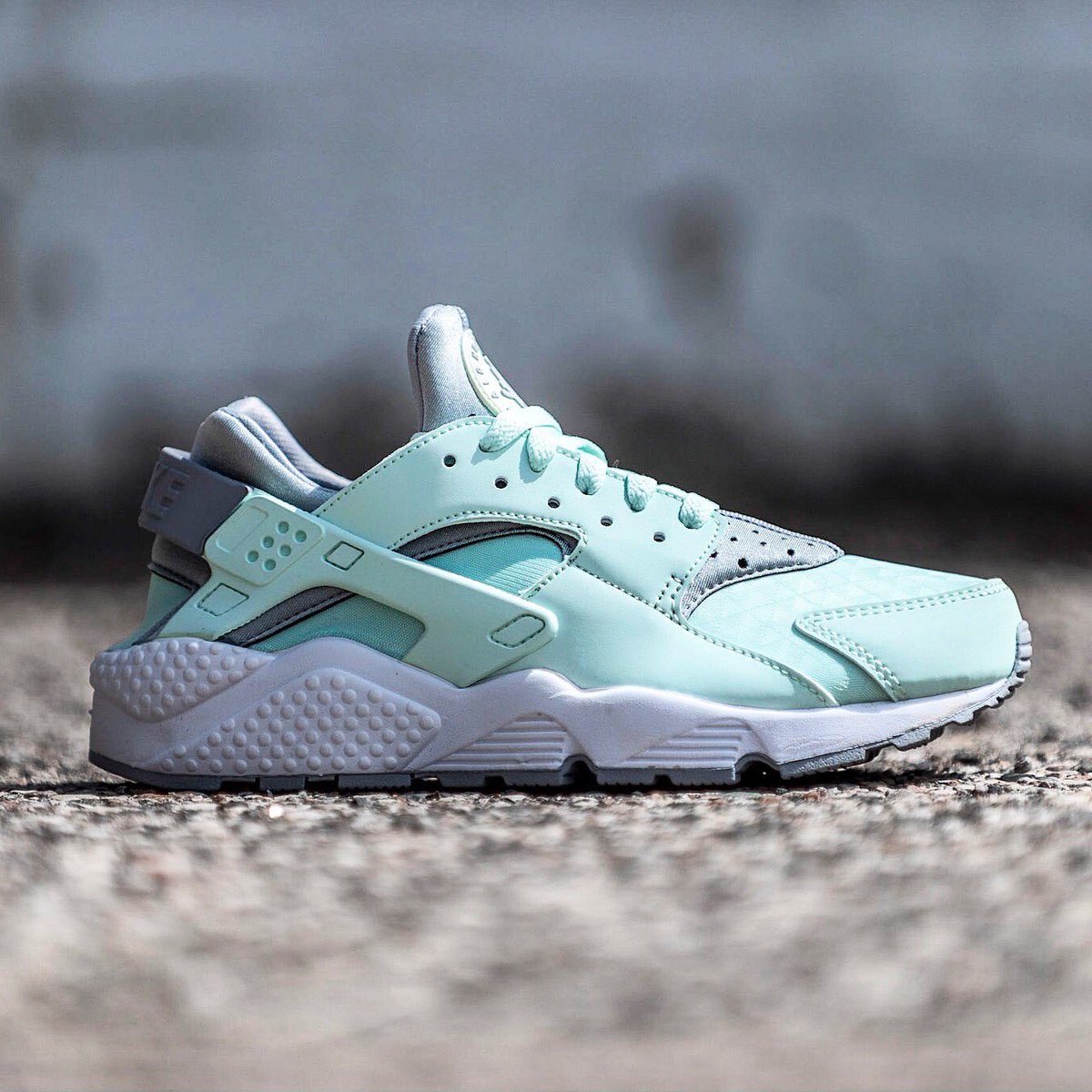 lady foot locker huaraches