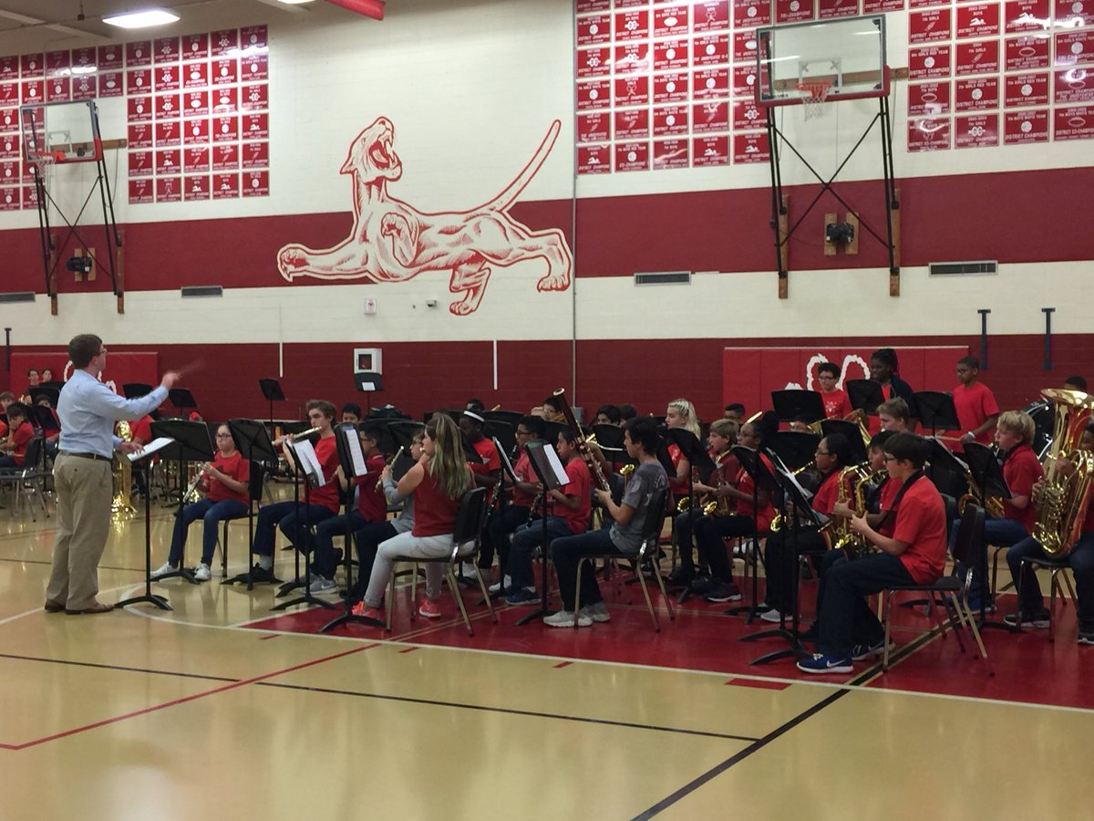 StrackKISD's tweet image. First band concert of the season, under our new director, Mr. McEntyre! #kleingold #kleinfinearts