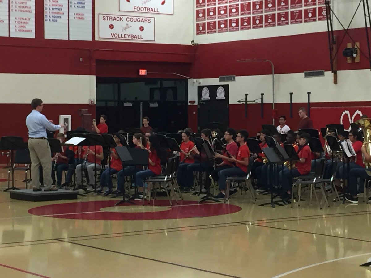 StrackKISD's tweet image. First band concert of the season, under our new director, Mr. McEntyre! #kleingold #kleinfinearts