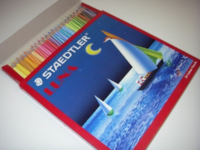 NaufalAntezem's tweet photo. Zaman sekolah rendah dulu (2001-2006), darjat kekayaan pelajar disukat ikut berapa besar color pencil &amp; berapa banyak pencil shaker yg ada https://t.co/8tl2BJgaUR