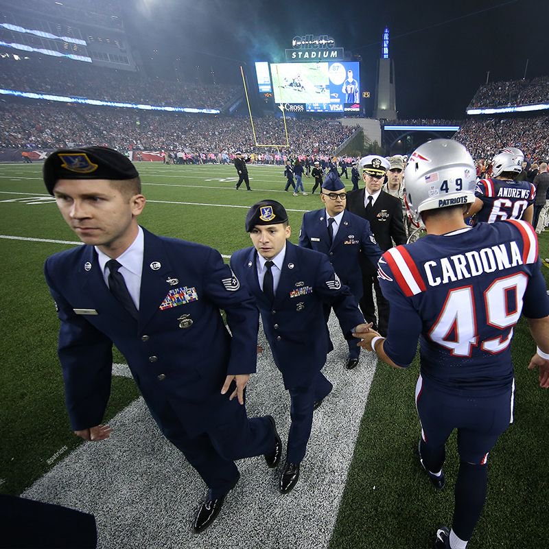 Patriots's tweet photo. Quite a moment at @GilletteStadium.

450 cancer survivors + caregivers, 200 military members &amp; players + coaches together on the field. https://t.co/lU0ji0KmI4
