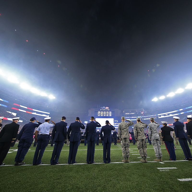 Patriots's tweet photo. Quite a moment at @GilletteStadium.

450 cancer survivors + caregivers, 200 military members &amp; players + coaches together on the field. https://t.co/lU0ji0KmI4