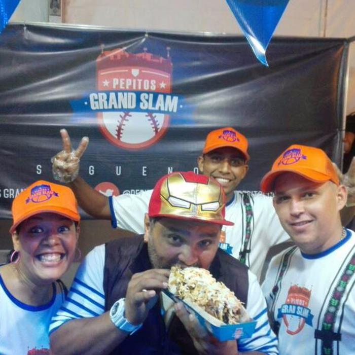 PepitosGS's tweet photo. @socratescariacodiaz de @salsaproyectoa también disfrutó su #PepitoGrandSlam en el #OctoberFest2017 ¡No te los pierdas! https://t.co/F5oDWdwPZE
