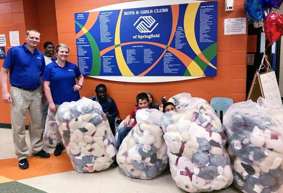 stevenmaplesjr's tweet photo. The first delivery to the Boys and Girls club from Store 3051.  The children were really excited!!! @PetSmartAE @JschroederJamie https://t.co/OI5Pecqi1m
