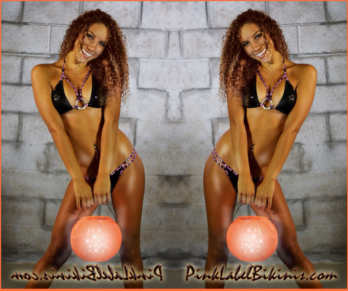 PinkLabelBikini's tweet photo. #MyJackOLanternToldMe there are tricks and there are treats. Careful where you step. 👻 #Competitionbikini #competitionprep https://t.co/wWle7F60TE