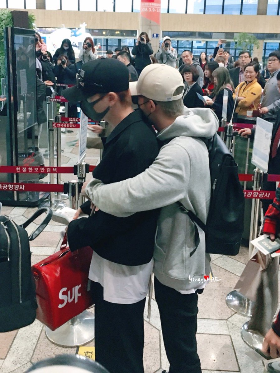 naeunlee44's tweet image. #Leeteuk #Donghae at Gimpo Airport 
#Hugback~~ :D