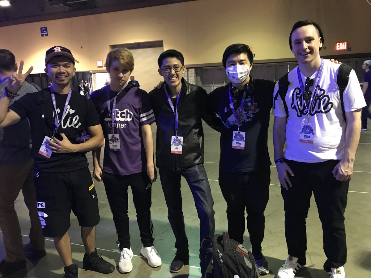 Baconatorr's tweet photo. Shout out to these guys for making this weekend especially amazing. https://t.co/dnpc9sgf7a