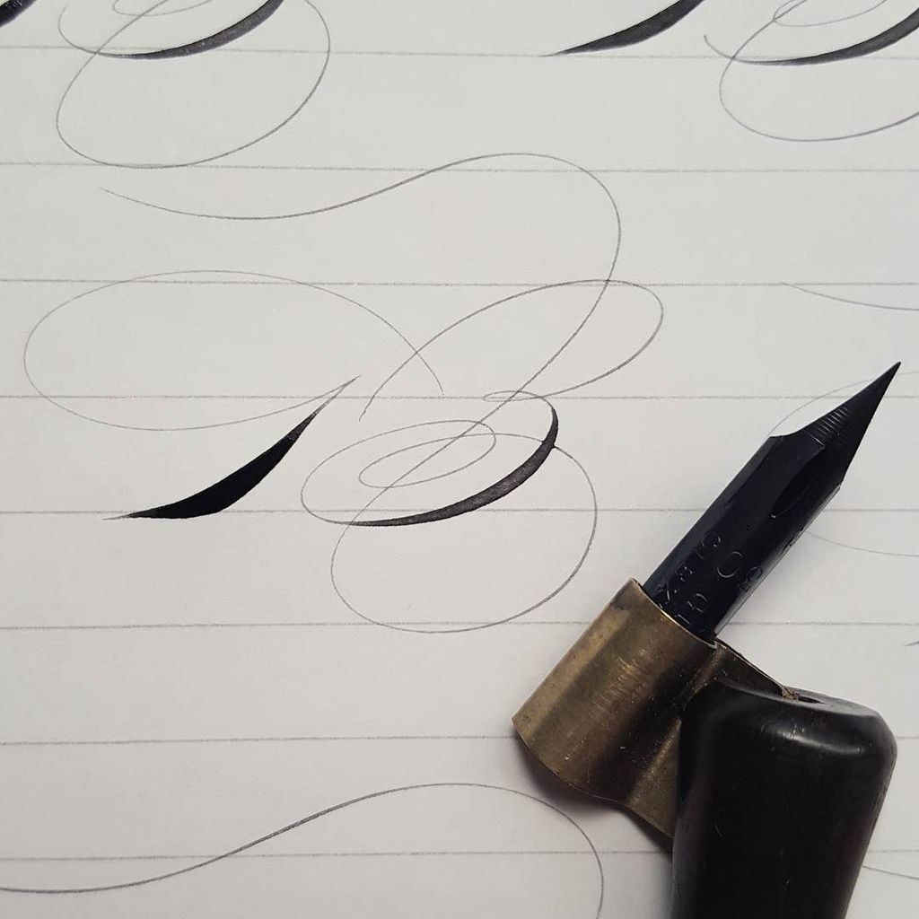 MrMGWard's tweet photo. Yet another "B" to challenge my hand. Thank you @simplebc for posting this one again. #postyourpractice #spencerian #ornamentalpenmanship #… https://t.co/J6l7LaxWEW