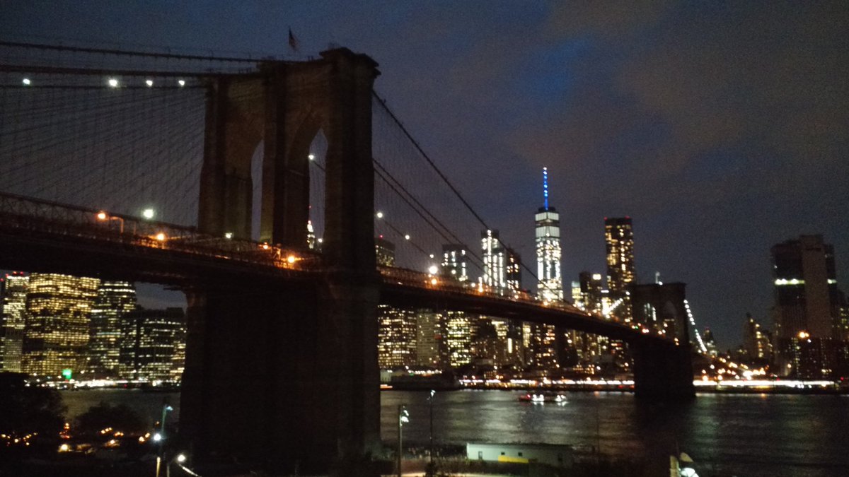 benngoodman's tweet photo. An amazing view from 55 Water St. roof during @FastCompany Innovation Festival. #FCFestival #happyhour #BrooklynBridge #FreedomTower #Dumbo https://t.co/r9mlYpyWPN