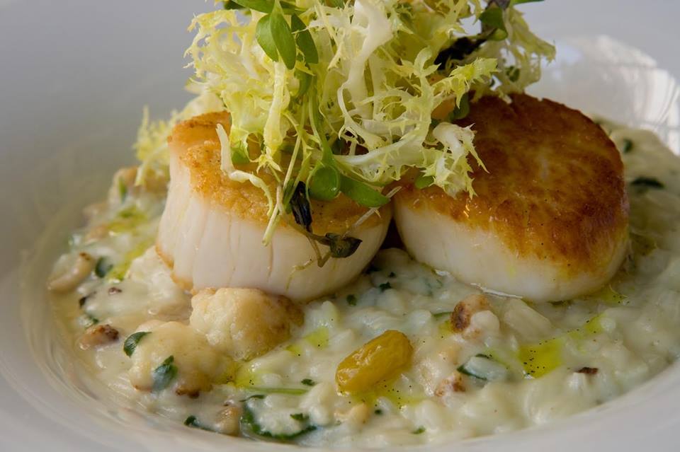 NiagarasFinest's tweet photo. Treat your special someone to a delicious dinner in #NOTL. Book a table at #HobNobRestaurant. 1-800-474-0632 #FoodNiagara #FineDining https://t.co/WLXtJqxSoa