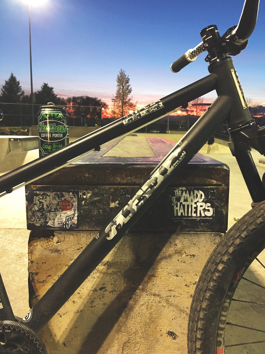 oskarblues's tweet photo. Ride bikes. Drink beer.... Who knows the rest?
β
#reebme
#letshotbox https://t.co/edgu9YNhiP