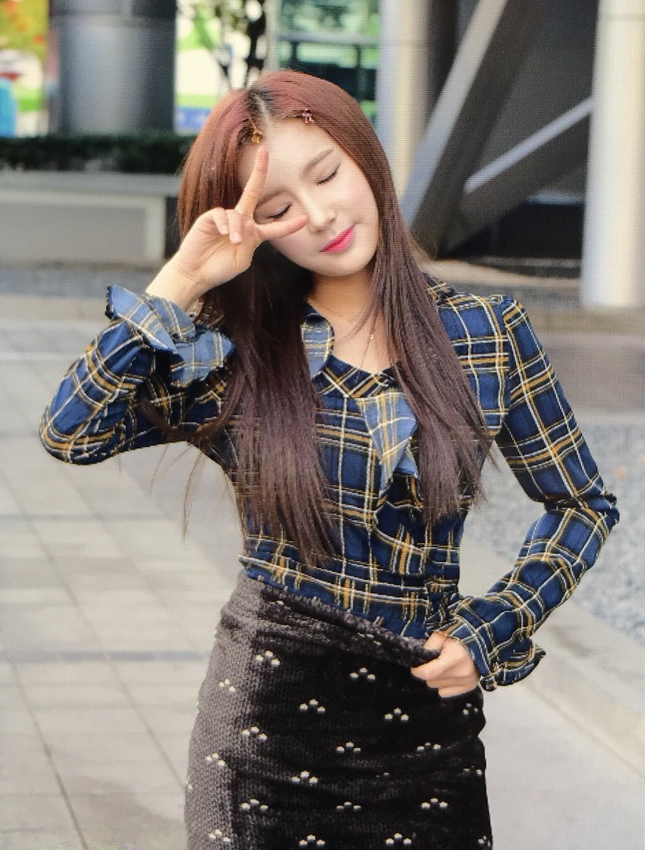 Pob_llun's tweet photo. 171024 한밤 출근 엘리스 김소희 프리뷰
#ELRIS #엘리스 #김소희 #한밤 #출근 #프리뷰
@HUNUS_ELRIS https://t.co/KjdhgbGHO8