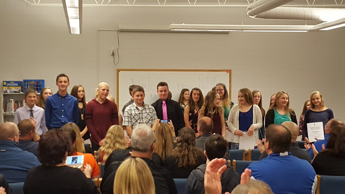 MMSArmbruster's tweet photo. #NJHS #Mishicot Pride 2017 https://t.co/DYbVtXQ6UC