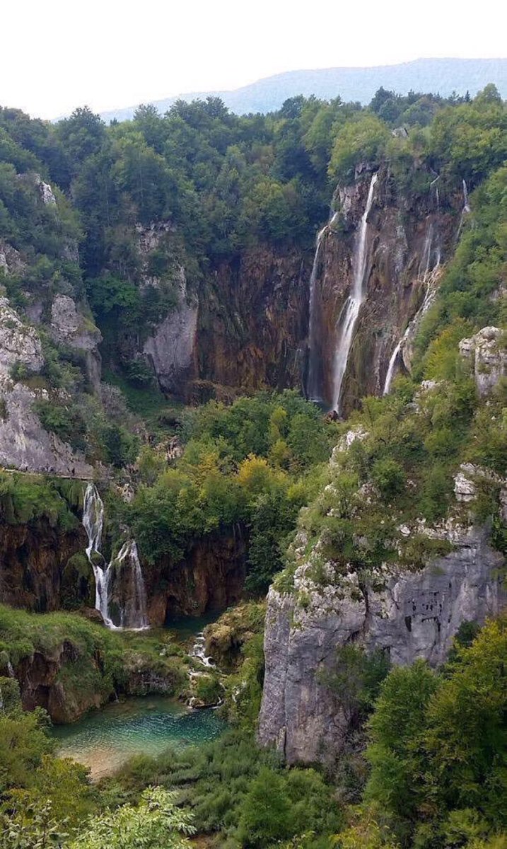 theearthlypics's tweet photo. plitvice lakes, croatia https://t.co/BHmJaq30kq
