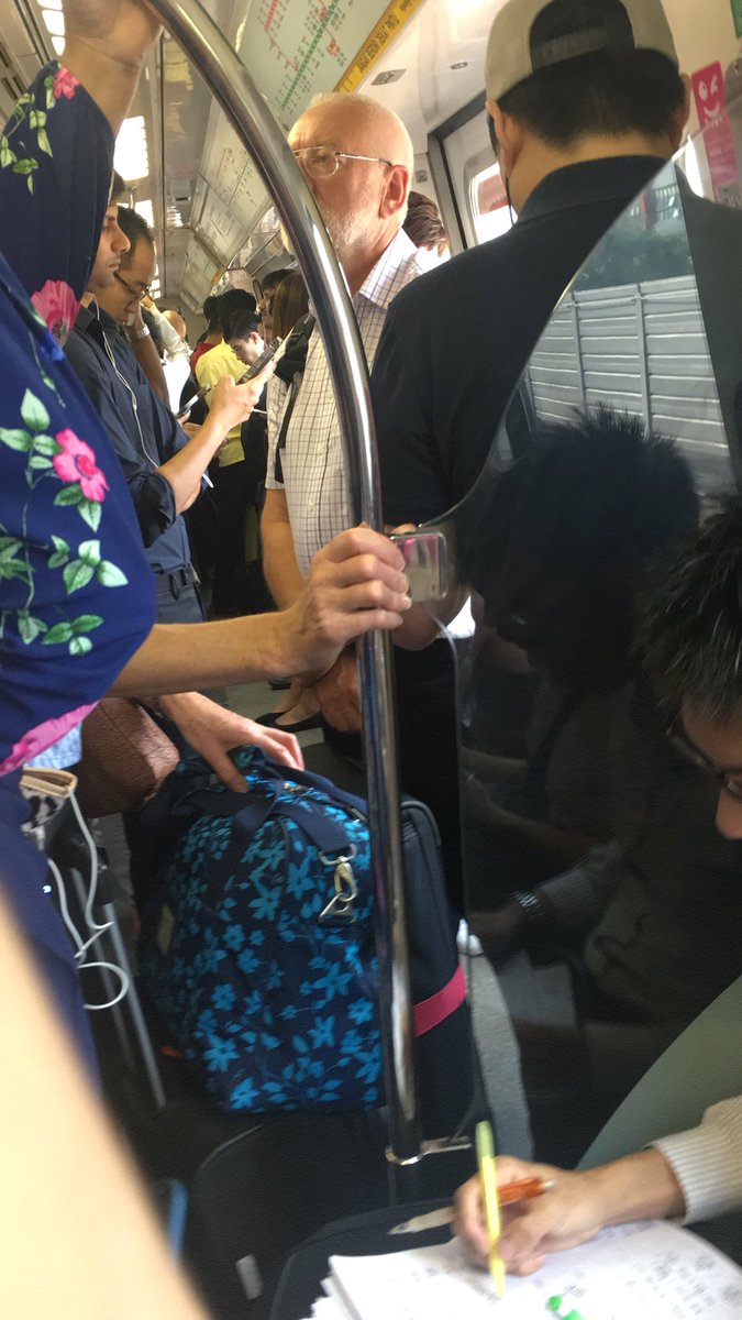 Jason_BigMoney's tweet photo. Must be thinking about how lucky we Singaporeans are, having privileges of standing in è non moving train for 15 mins and counting.  #SMRT https://t.co/eq9Fq1RUEu