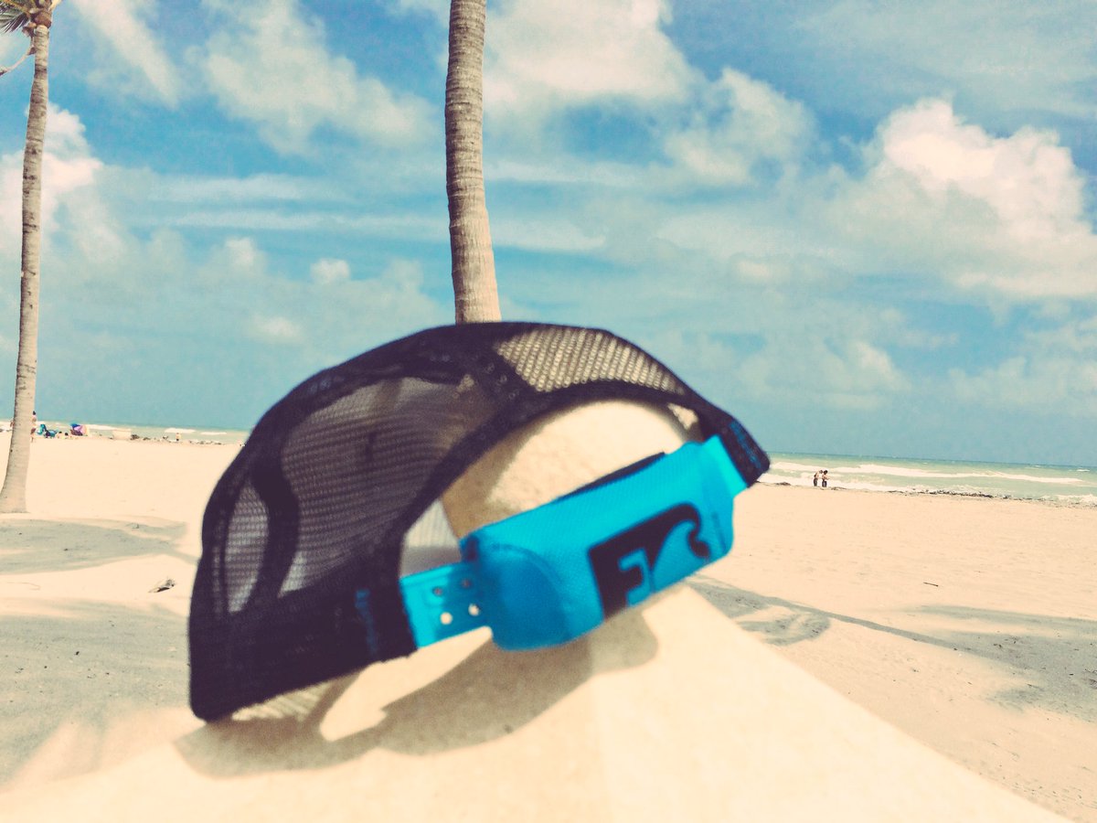 Floatbacks's tweet image. We would look good in @ronjons #floatback #beunsinkable #startup #surfshop #ronjons #hatfloat #gogglesfloat