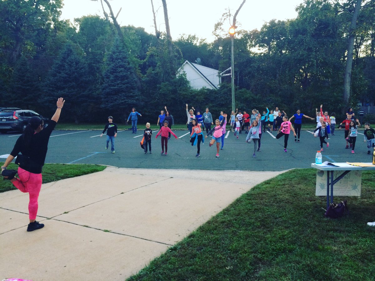 HTSDSuperBatlle's tweet photo. Great job @SunnybraeEleme1 &amp; @SayenLions for Pumping it Up for Puerto Rico! #hstdpride #HTSDstrong #sayenStrong #SunnybraeStrong #community https://t.co/p4cTYM1tJy