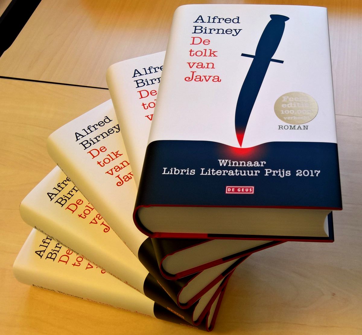 MVaarmeijer's tweet photo. @JaspersBoeken Niks Groen... #DeTolkvanJava van #AfredBirney terug op 1 !!!
@De_Geus https://t.co/52bua6v3S0