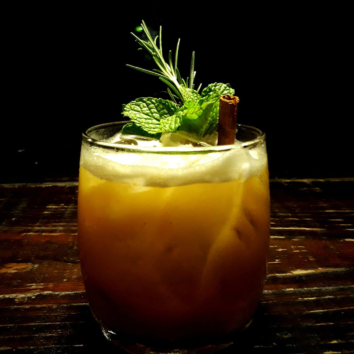 Amamos nuestra labor, vivimos nuestra pasión #bartenderforlife #koolparty507