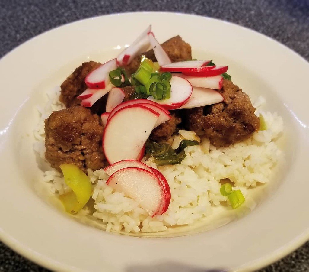 crimsong19's tweet photo. Another Monday, another #BlueApron night after a decent work day and library run. #BlueApronMeals #CookingWithJason https://t.co/wFBBhhC5nm https://t.co/vxBx1u9ka7