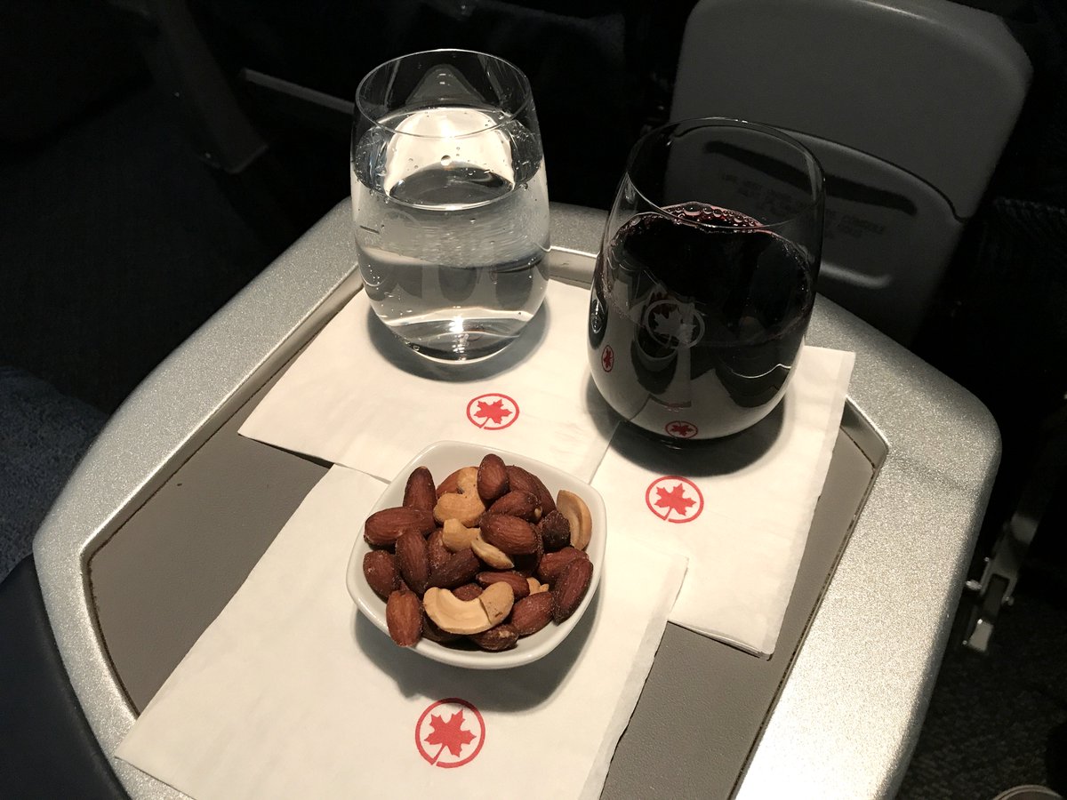 UltimaLlamada_'s tweet photo. Casi cinco horitas a bordo de la @BusinessClass "doméstica" de @AirCanada entre #Toronto y #SanFrancisco #AC759 #PaxEx https://t.co/XfnmsWY0jp