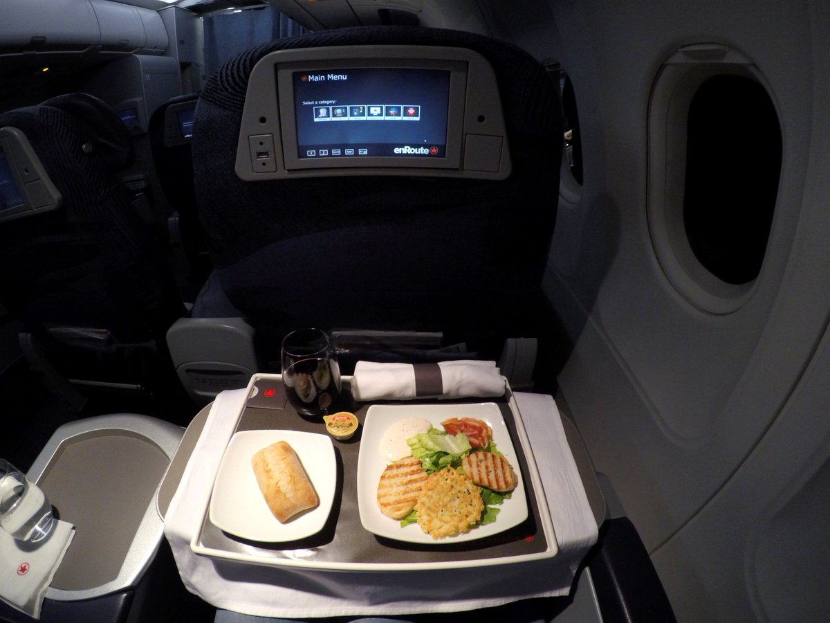 UltimaLlamada_'s tweet photo. Casi cinco horitas a bordo de la @BusinessClass "doméstica" de @AirCanada entre #Toronto y #SanFrancisco #AC759 #PaxEx https://t.co/XfnmsWY0jp