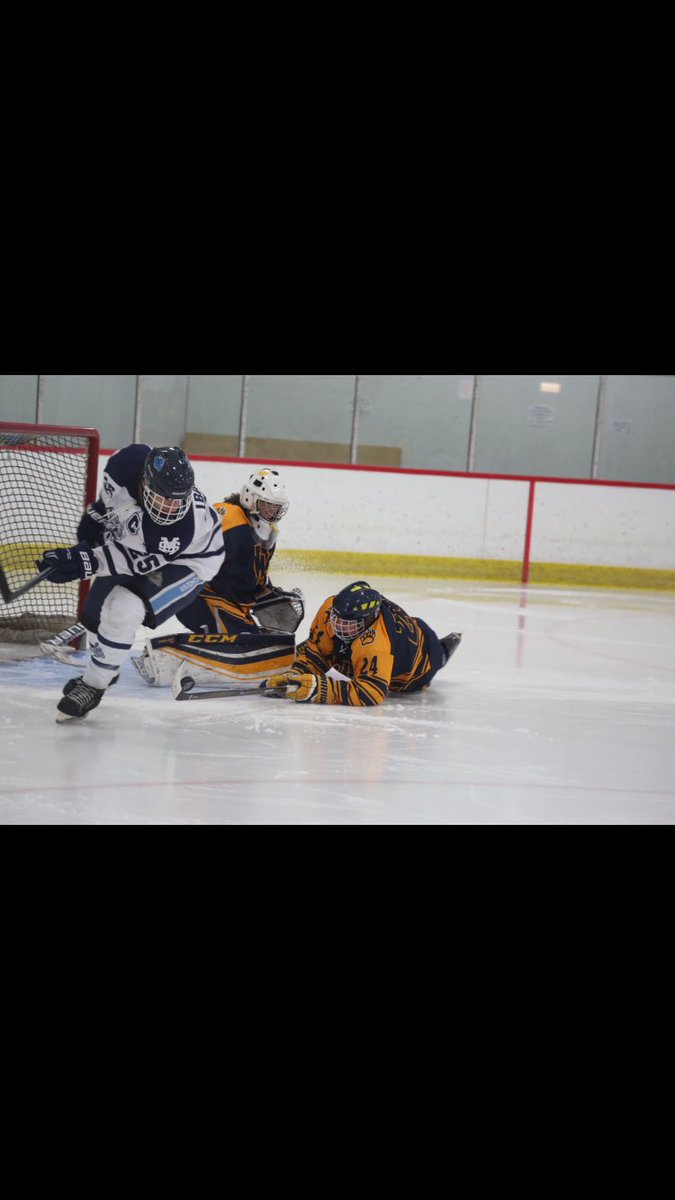 Joeypatterson18's tweet photo. Awwwwwwwe Shitttttttttttttttt. One week till Tryouts #BearsHawkey #7Days #Caps https://t.co/2h8Q6mw4fG