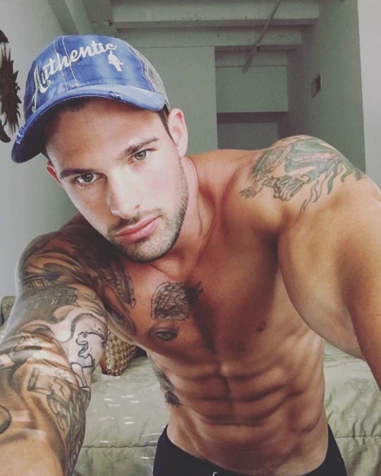 Fucking hell his avi makes me drool!!!