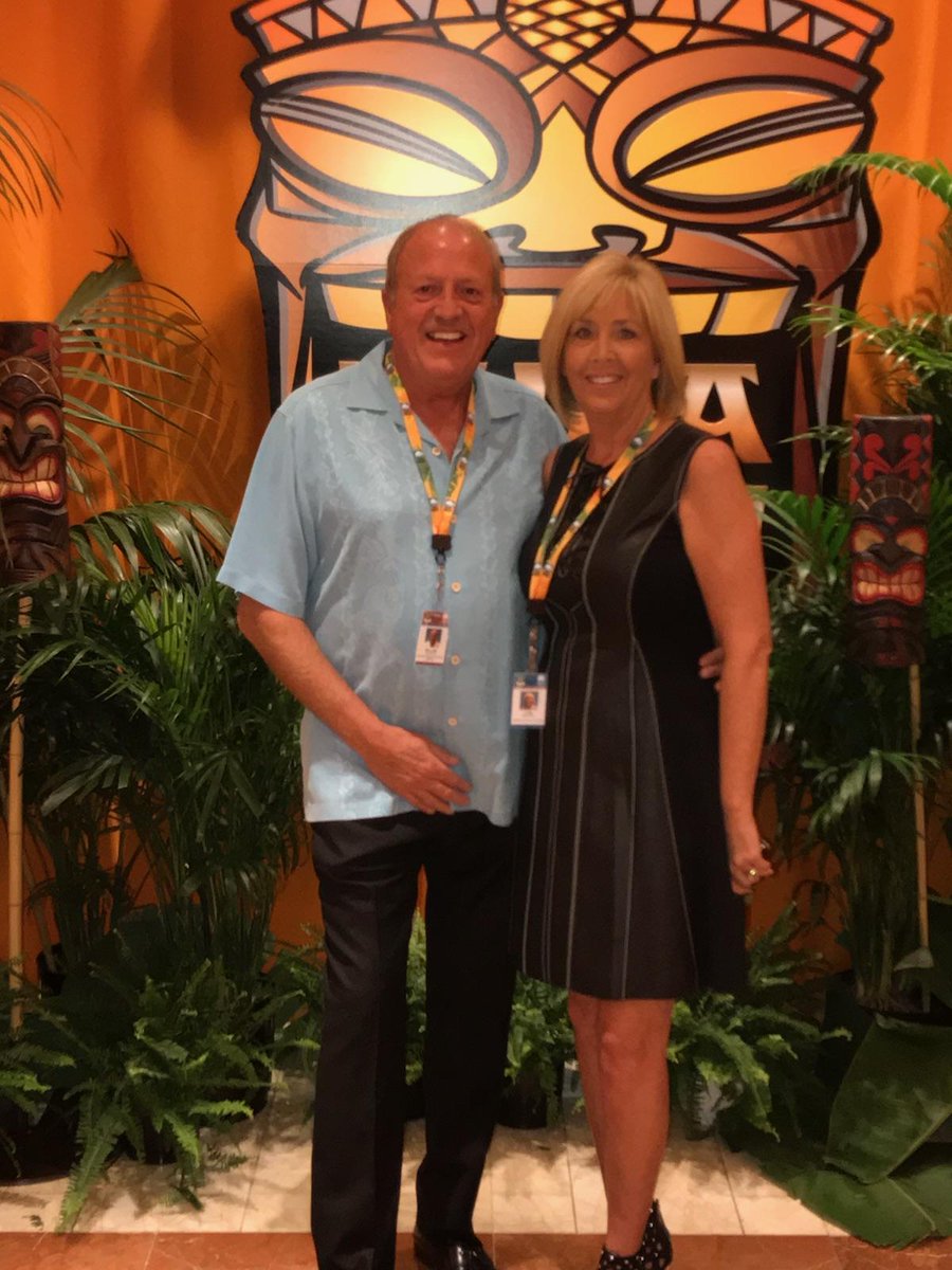 BigSnouff's tweet photo. She's hot!!! #JMACashBash2017 https://t.co/QEXpPwva55