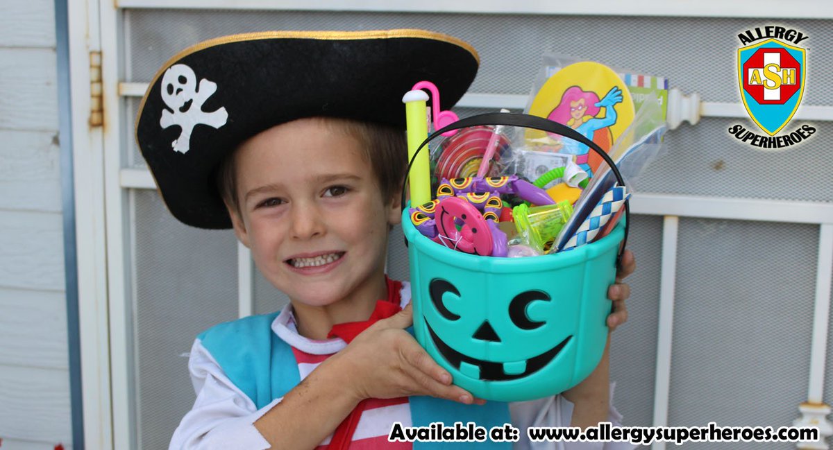 allergyheroes's tweet photo. A #TealPumpkin means the world to a child with #FoodAllergies. It means inclusion in a difficult holiday! https://t.co/769n2ttr1K https://t.co/O9ERN8yfkS