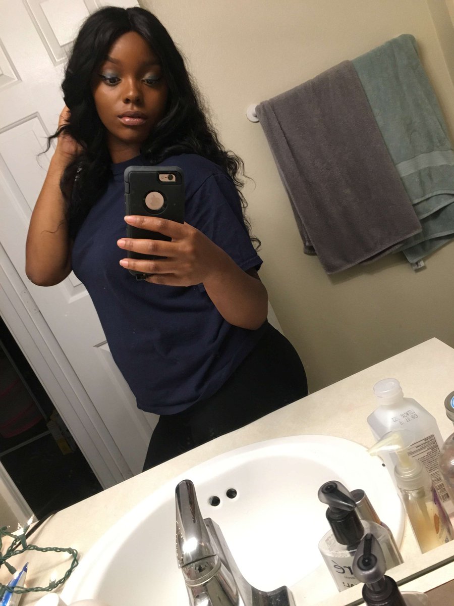 chasmiaa's tweet photo. @_kweenm Hey y'all I'm Chasmia
Fun Fact: I am a photographer..and I aspire to do what I love and travel the world. https://t.co/a3egWk61xg