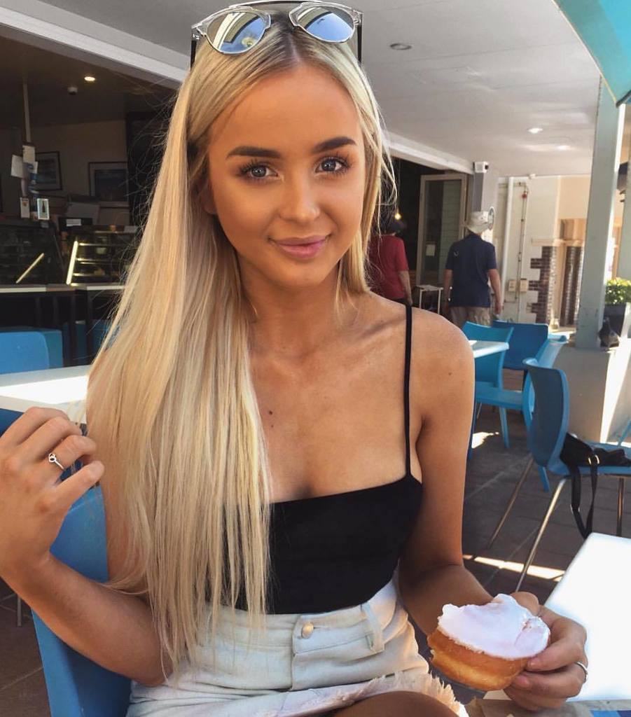 Eden_Extensions's tweet photo. When you have your 🍰 & eat it too! Our newest #EdenAngel Aussie babe @gabbygoessling wearing her 220g #EdenBleachBlonde Clip Ins🙌🏼. Use cod… https://t.co/qX8RRV3Dho