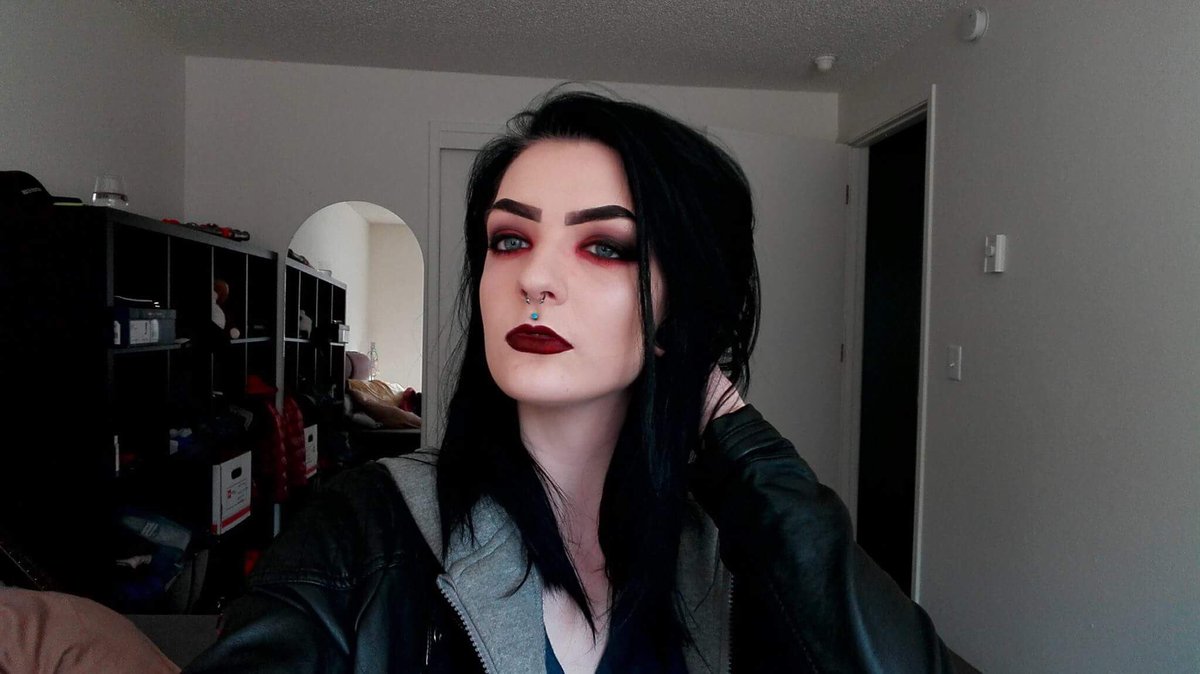 luciferises's tweet photo. thinking of a caption is hard. 
literally just take these pictures of my face. https://t.co/L9qZIR8JJ4